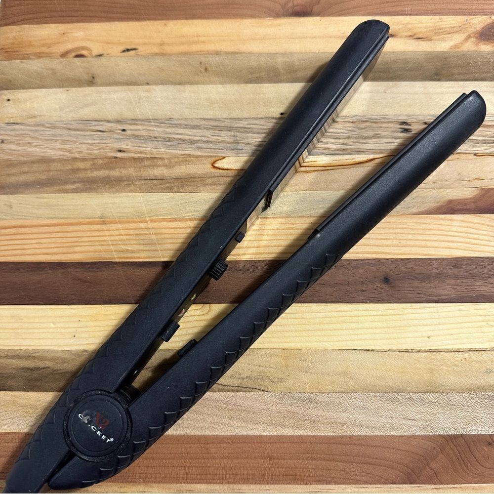 Cricket X2 flat iron. Good condition